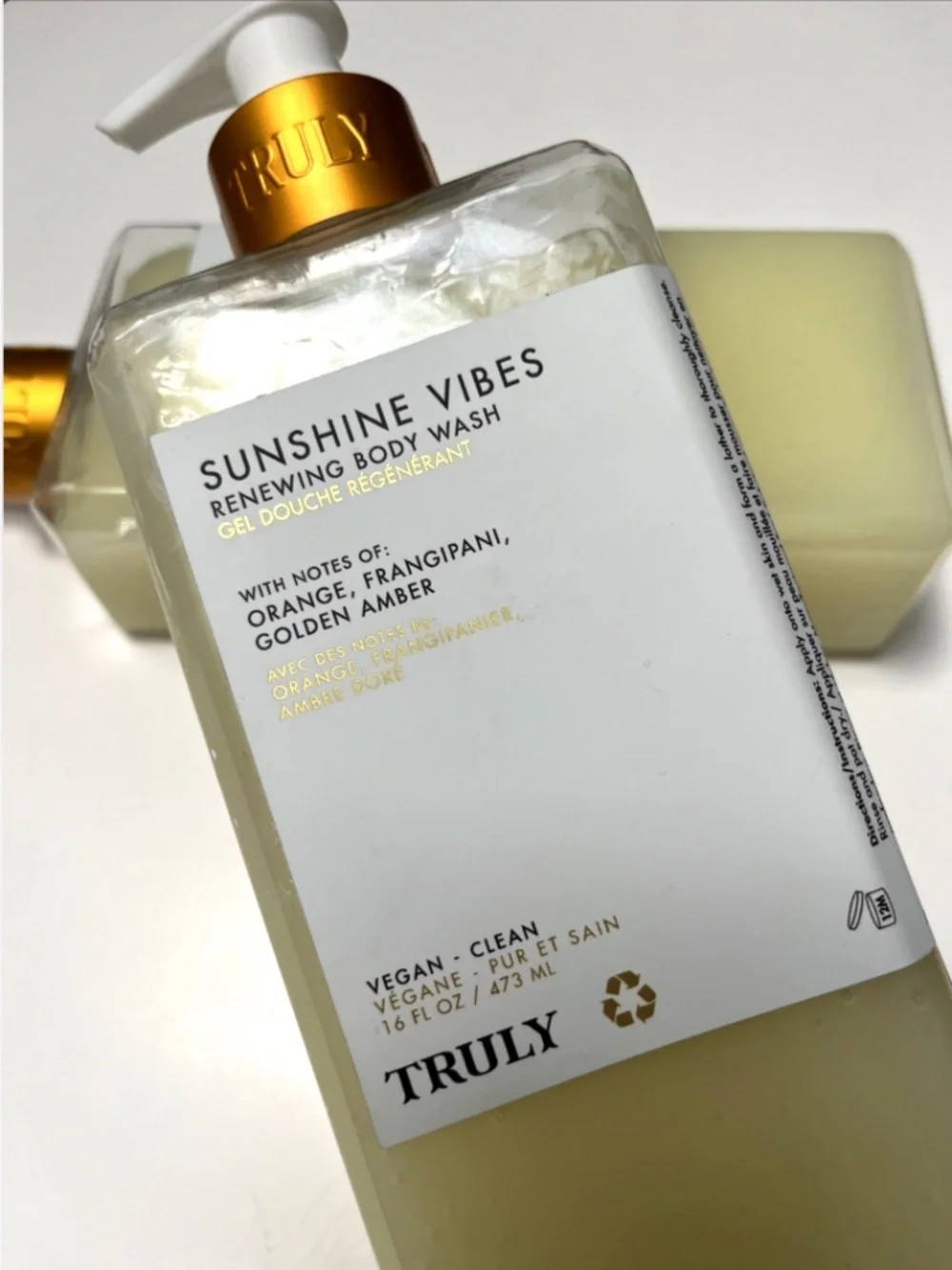 Truly Sunshine Vibes Renewing Body Wash Bundle 2pc Orange Frangipani Vegan